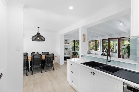 Property photo of 4 Wordsworth Avenue Bateau Bay NSW 2261