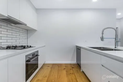 Property photo of 32 Hardy Loop Keysborough VIC 3173