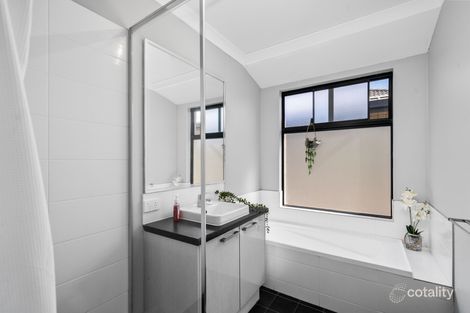 Property photo of 2 Sydney Way South Yunderup WA 6208