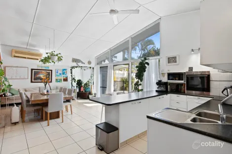 Property photo of 40 Peak Avenue Main Beach QLD 4217