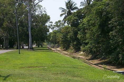 25 Moody St, Mooroobool, QLD 4870
