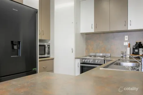 Property photo of 17 Bauhinia Street Kin Kora QLD 4680