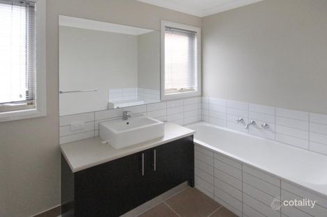 Property photo of 2/8 Pranom Close Roxburgh Park VIC 3064