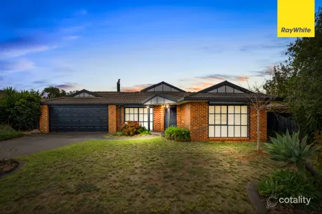 16 Clarendon Dr, Melton South, VIC 3338
