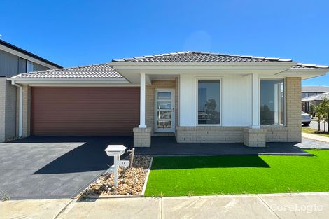 Property photo of 16 Coachella Way Berwick VIC 3806