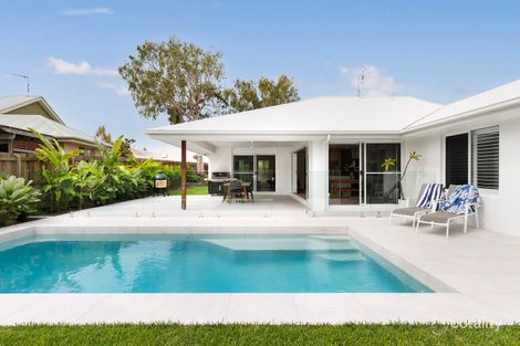 Property photo of 8 Hillside Court Sunrise Beach QLD 4567