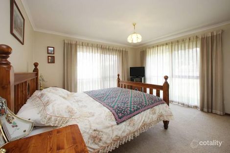 Property photo of 2 Erskine Drive Rowville VIC 3178