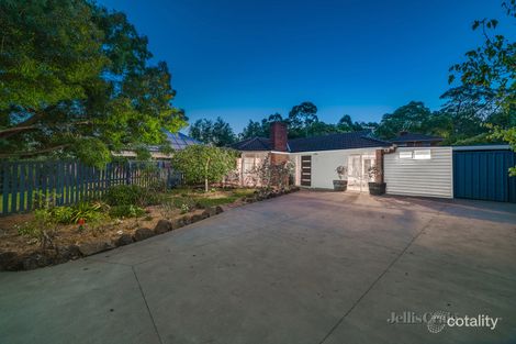 2 Greenridge Lane, Croydon South, VIC 3136