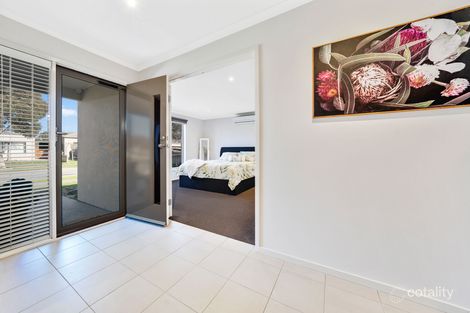Property photo of 8 Wild Scotchman Way Cranbourne East VIC 3977