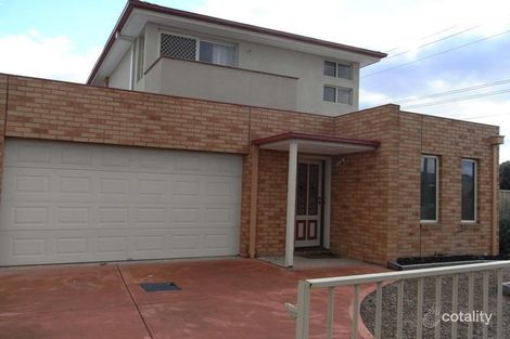 32 Henry St, Melton, VIC 3337