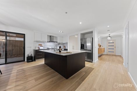 Property photo of 70 Tipperary Circuit Pakenham VIC 3810