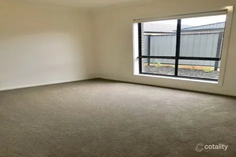 Property photo of 4 Tora Crescent Fraser Rise VIC 3336