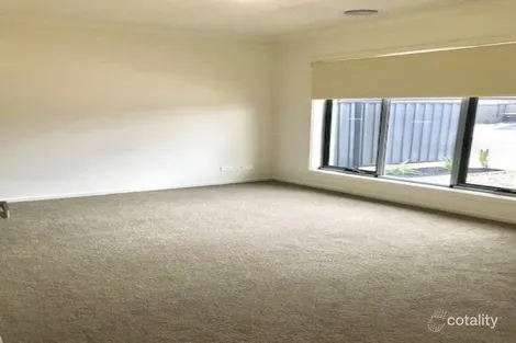 Property photo of 4 Tora Crescent Fraser Rise VIC 3336