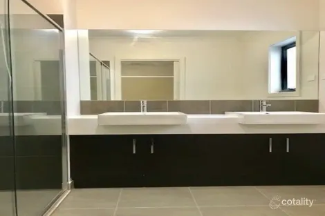 Property photo of 4 Tora Crescent Fraser Rise VIC 3336