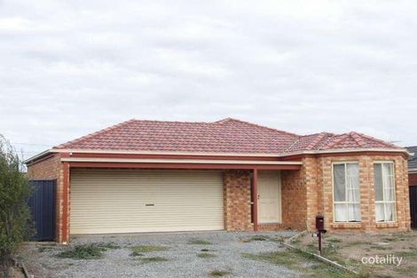 Property photo of 27 Stringy Bark Circuit Pakenham VIC 3810