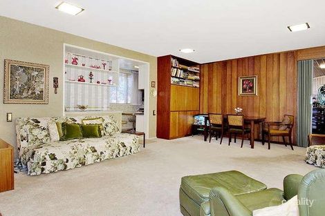 Property photo of 31 Wickham Grove Strathmore VIC 3041