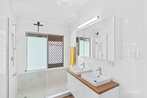 Property photo of 4 Greenford Close Brinsmead QLD 4870