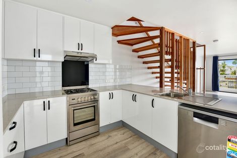 Property photo of 2/28 Third Avenue Sandgate QLD 4017