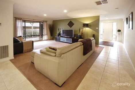 Property photo of 23 Kanmore Crescent Hillside VIC 3037