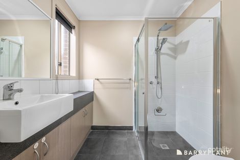Property photo of 72 Melissa Way Pakenham VIC 3810