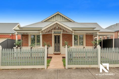 17 Dobell Cres, Caroline Springs, VIC 3023