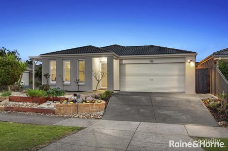 76 Thunderbolt Dr, Cranbourne East, VIC 3977