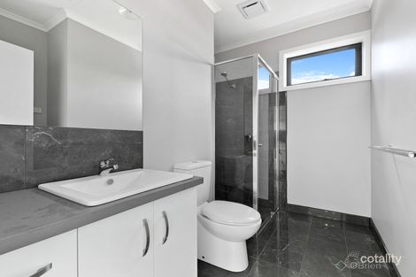 Property photo of 2/155 Endeavour Drive Cranbourne North VIC 3977