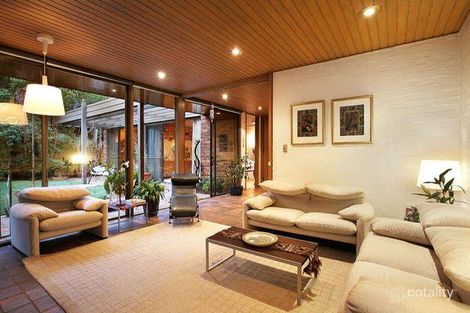 Property photo of 21 Aroona Road Caulfield North VIC 3161