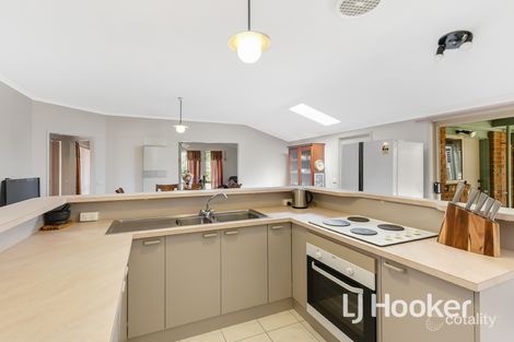 Property photo of 5 Waverley Park Drive Cranbourne North VIC 3977