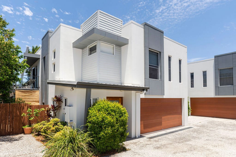 1/68 Eugaree St, Southport, QLD 4215