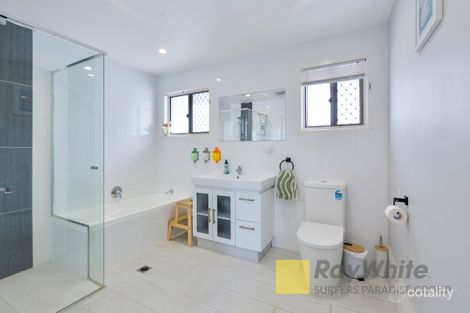 Property photo of 24 Cottesloe Drive Robina QLD 4226