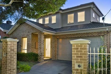 2b Oakham Ave, Burwood East, VIC 3151