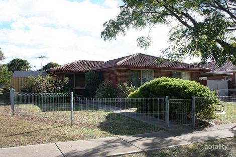 25 Walsingham Cres, Kurunjang, VIC 3337