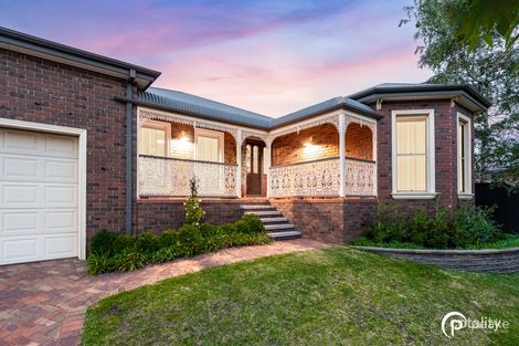 Property photo of 9 Renwarl Close Berwick VIC 3806