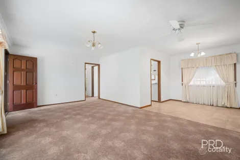 Property photo of 13 Fraser Street Mount Austin NSW 2650