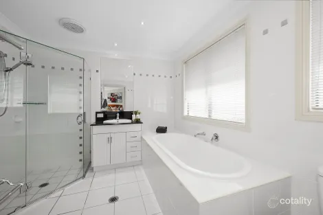 Property photo of 7 Sir Bruce Small Boulevard Benowa QLD 4217