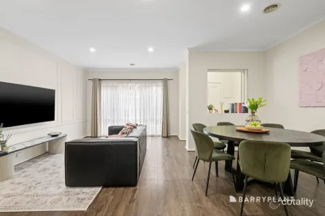 Property photo of 10 Hester Walk Macleod VIC 3085