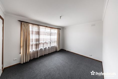 15 Eaton St, Melton South, VIC 3338