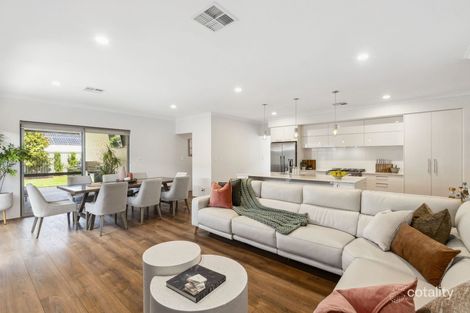 Property photo of 15 Kinsale Way Caversham WA 6055