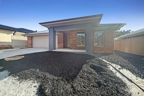 8 Hopkins Cres, West Wodonga, VIC 3690