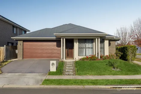 37 Bowen Cct, Gledswood Hills, NSW 2557