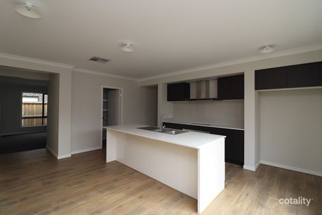 Property photo of 14 Peckham Avenue Wollert VIC 3750