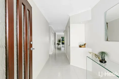 Property photo of 10 Songbird Place Urraween QLD 4655