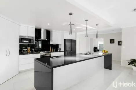 Property photo of 10 Songbird Place Urraween QLD 4655