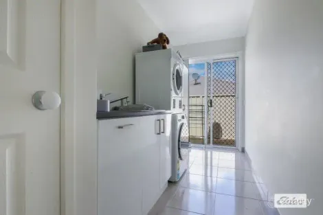 Property photo of 11 Dempster Place Leneva VIC 3691