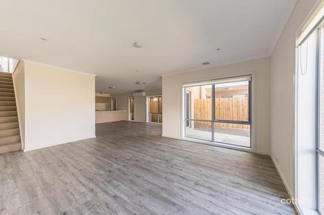 Property photo of 21 Valley Park Boulevard Westmeadows VIC 3049