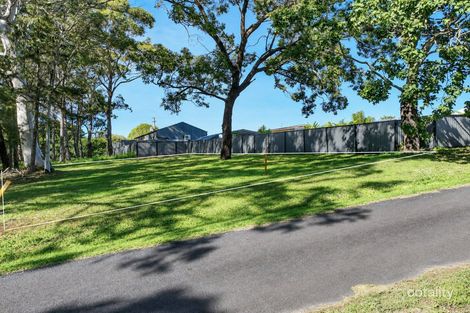 4 Mountain View Cres, Russell Island, QLD 4184