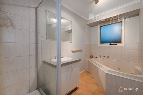 Property photo of 52 Smethurst Avenue Pakenham VIC 3810