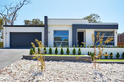 17 Sandstone Rise, Strathdale, VIC 3550