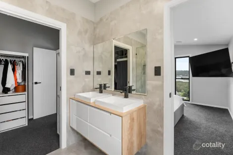 Property photo of 37 Treeview Place Saratoga NSW 2251